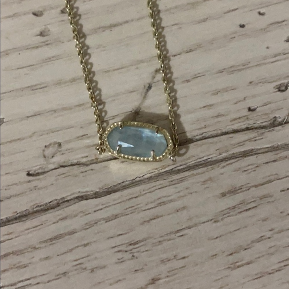 Kendra Scott necklace